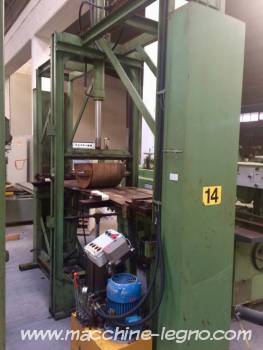 Press For Bending Solid Wood Composed Of A Work Bench With