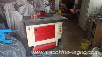 Jaroma spindle moulder with replaceable arbor Jaroma spindle moulder with replaceable arbor